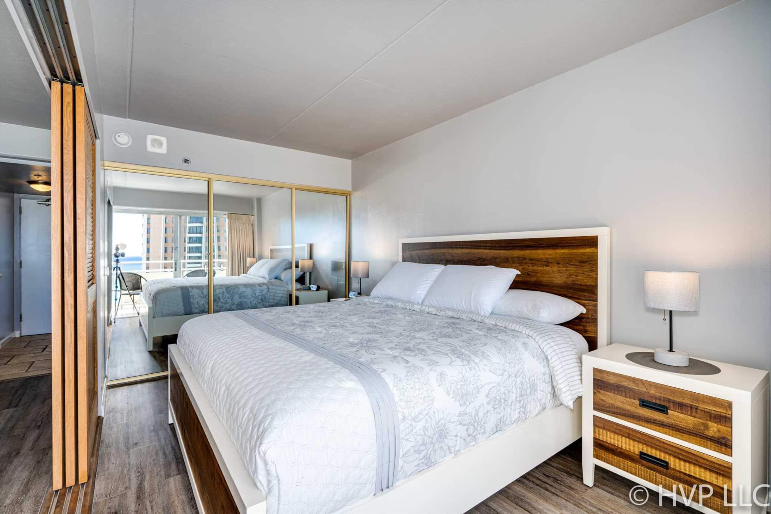 Condo in Honolulu · ★4.58 · 1 bedroom · 2 beds · 1 private bath - Image 12