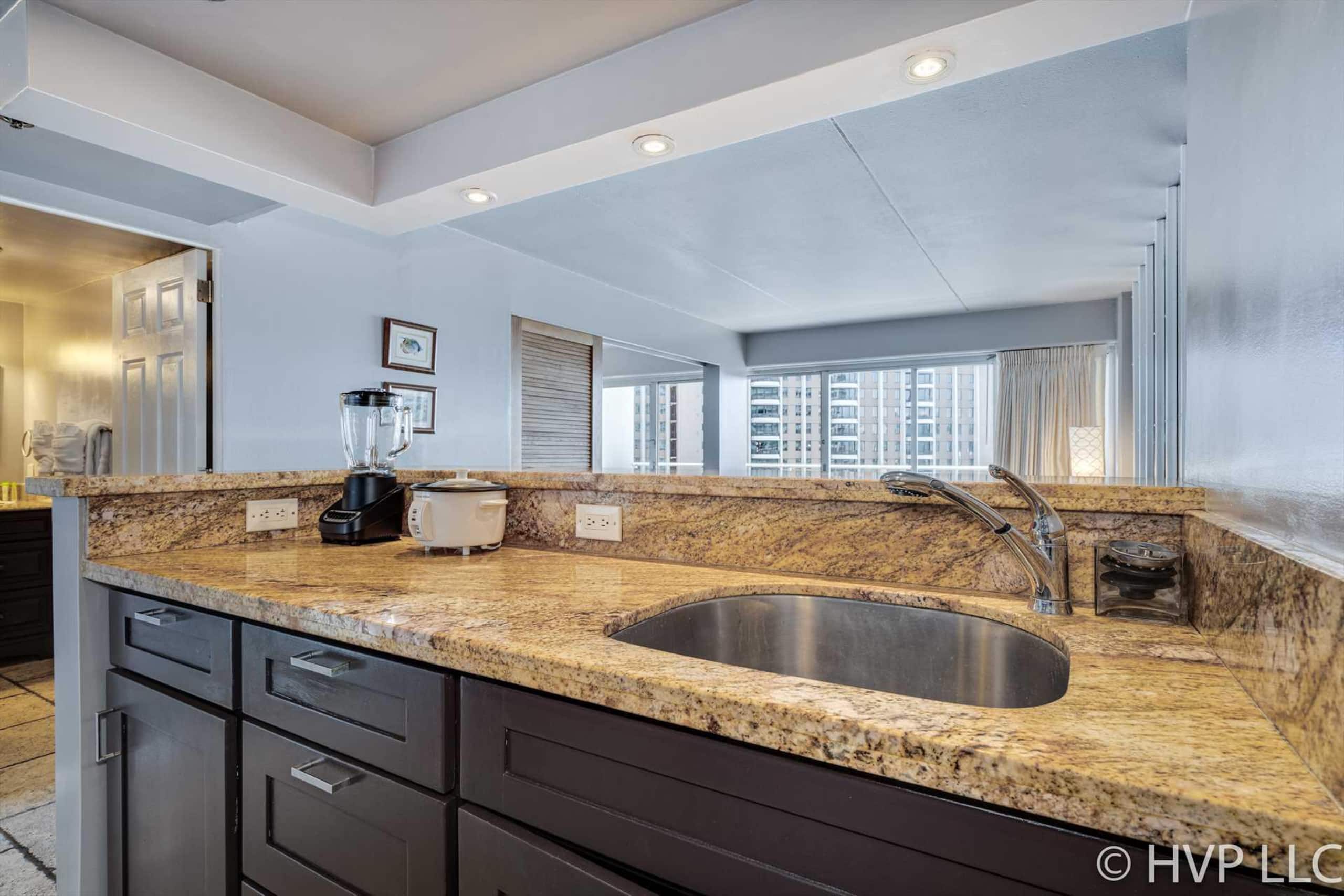 Condo in Honolulu · ★4.58 · 1 bedroom · 2 beds · 1 private bath - Image 16
