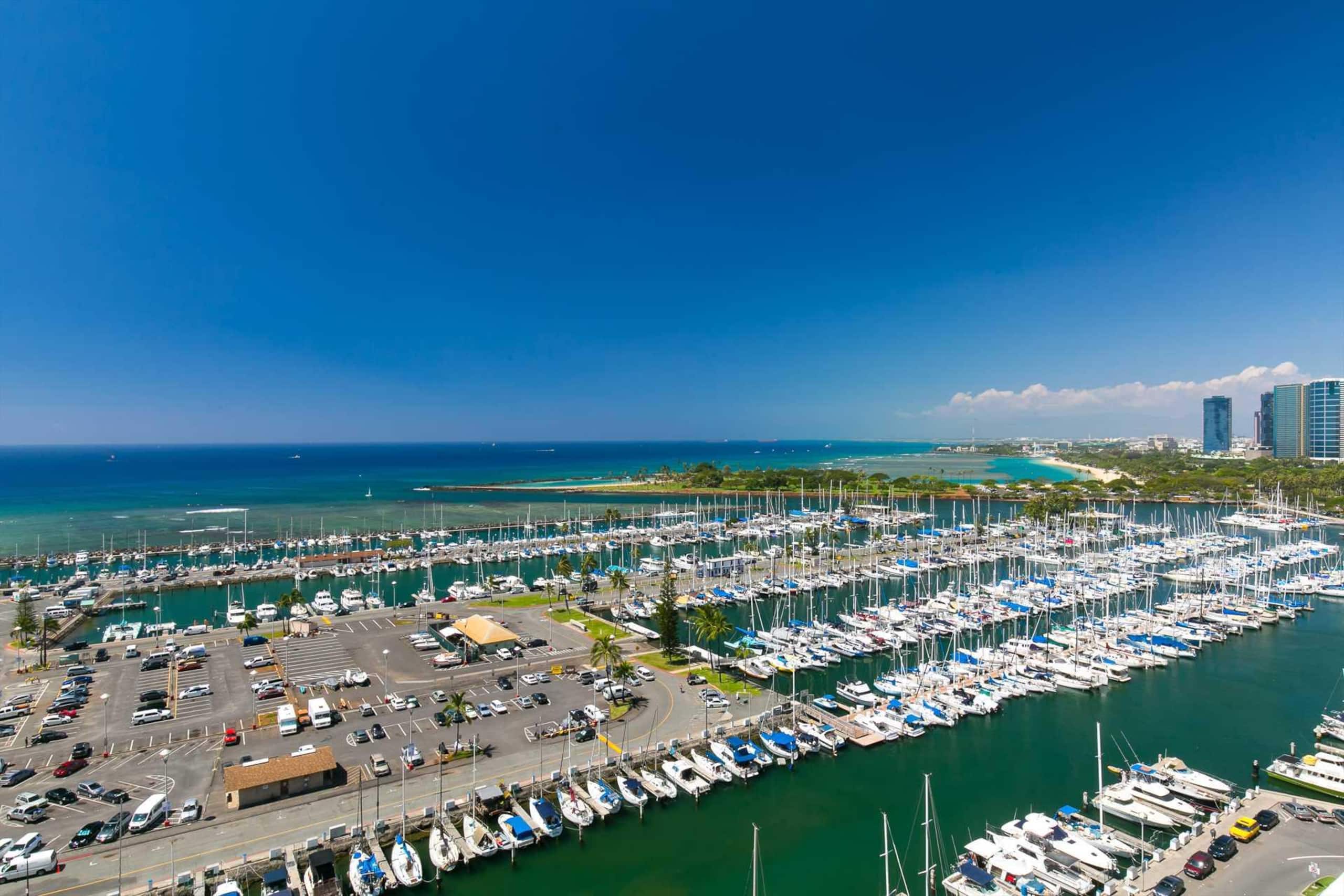 Condo in Waikiki · ★4.85 · 1 bedroom · 2 beds · 1 private bath - Image 17