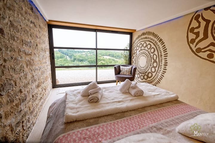 160x200床 -带淋浴和浴缸的浴室 - 2个洗手盆 -提供毛巾 -提供肥皂 -吹风机。