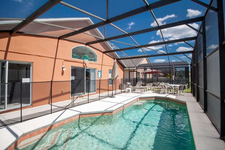 Private Pool & Game Room Near Disney Parks - Kissimmee, FL