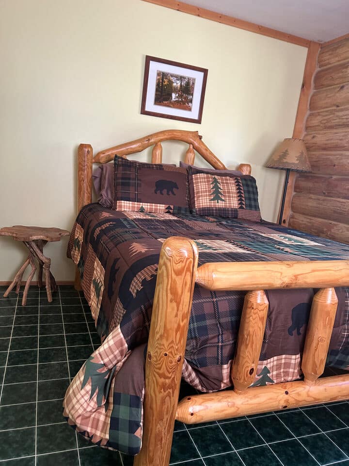 * Chambre au 2e étage avec lit Queen Size