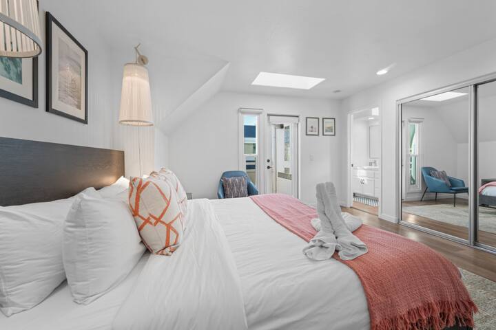 Panoramic Luxe Ocean Views Rooftop Deck Sleeps 12 gallery image 3