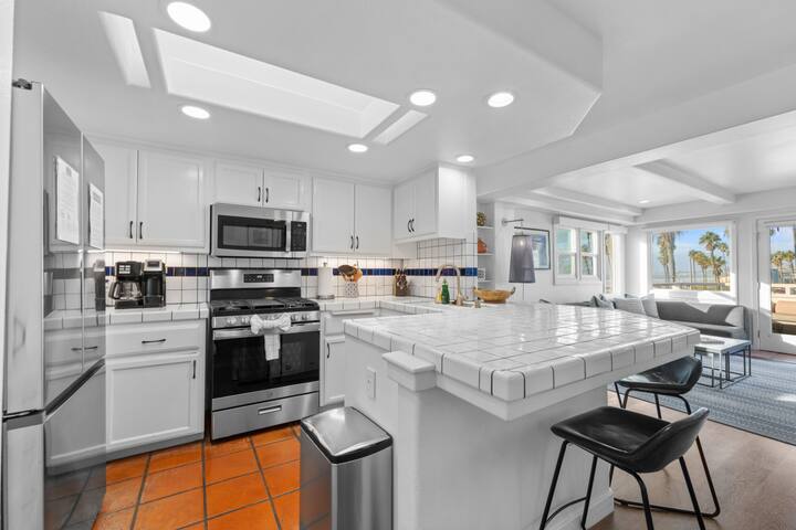 Panoramic Luxe Ocean Views Rooftop Deck Sleeps 12 gallery image 5