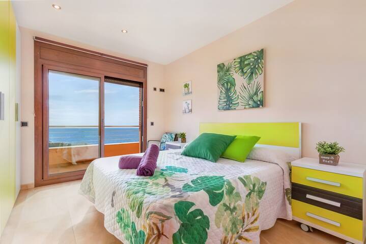 Luxury Villa with Pool and Sea Views gallery image 4