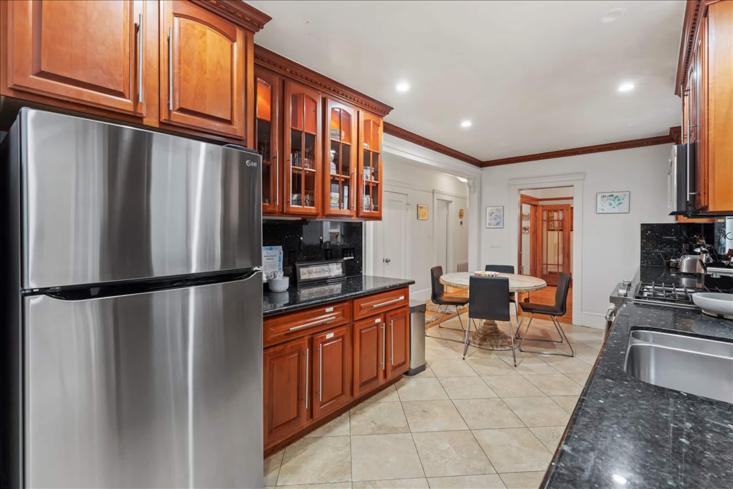 Home in San Francisco · ★4.77 · 4 bedrooms · 8 beds · 2.5 baths - Image 97