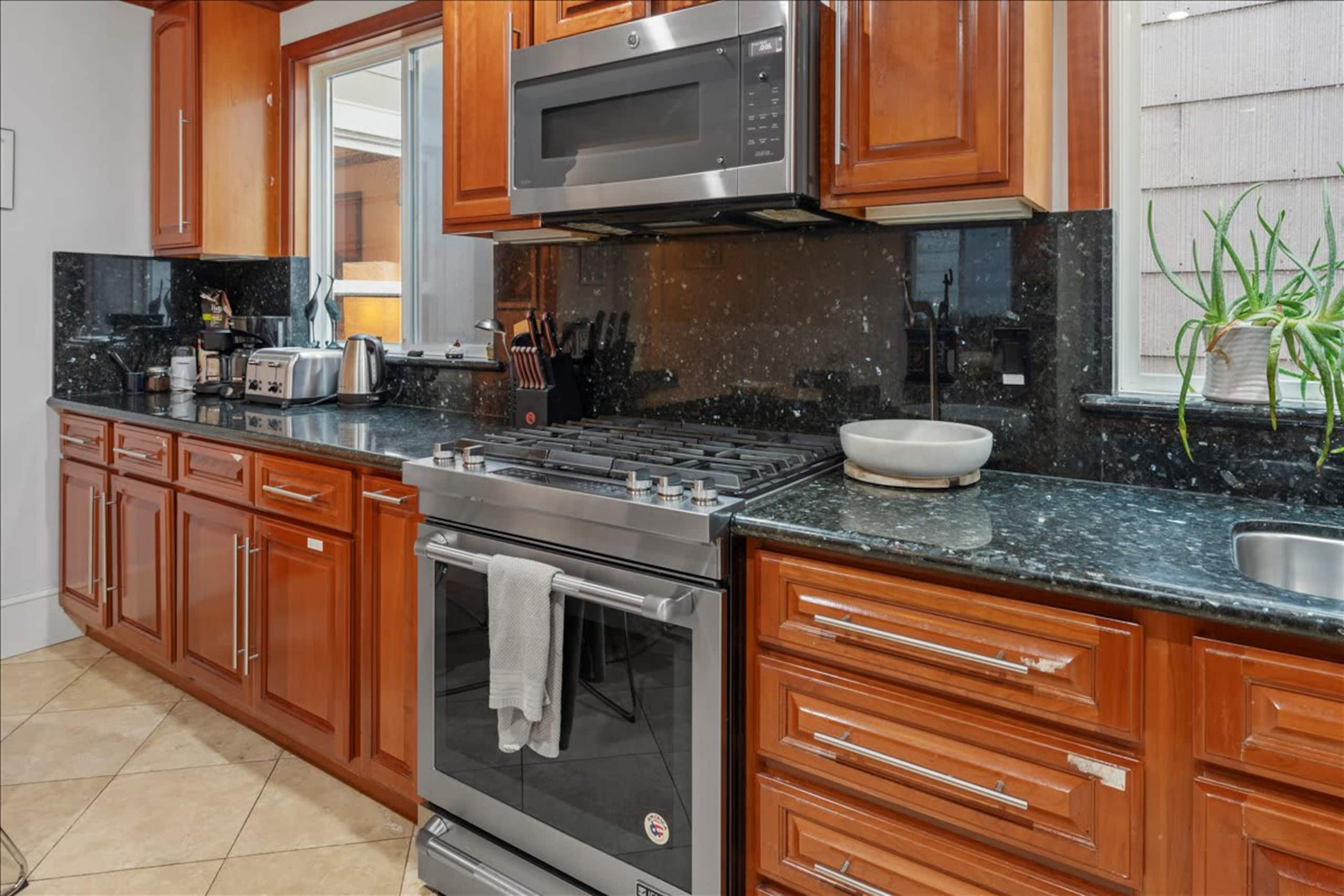 Home in San Francisco · ★4.77 · 4 bedrooms · 8 beds · 2.5 baths - Image 102
