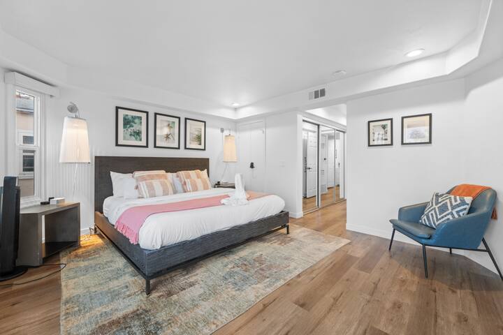 Ocean Views Steps to Beach Parking – Sleeps 8 gallery image 3