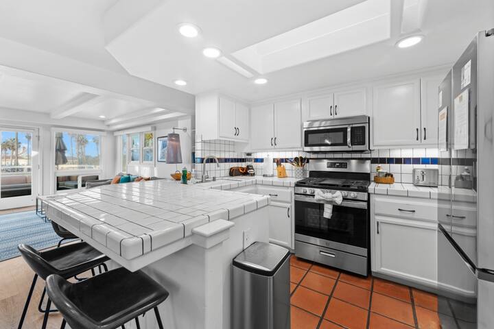 Belmont Park Ocean View Huge Patio Sleeps 12 gallery image 3