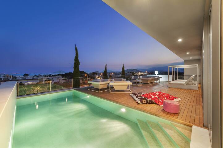Luxury Villa Phoenix by Js Villas