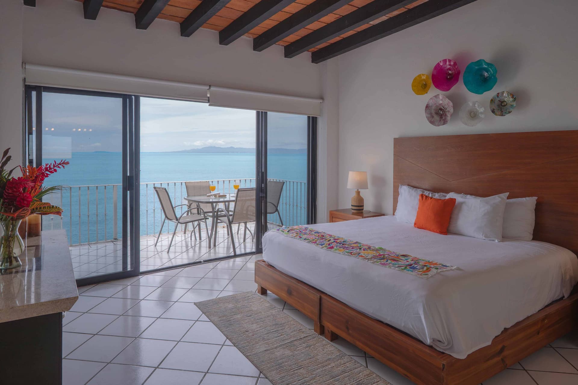 Oceanfront Luxury Condo w/ Pool & Balcony Views