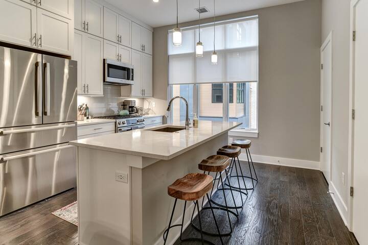 Townhome with Large Rooftop Terrace gallery image 2