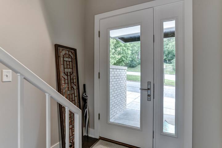 Townhome with Large Rooftop Terrace gallery image 5