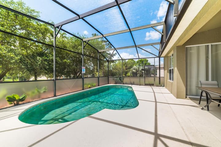 Resort Villa: Pool, Theater, Arcade & Near Disney - Celebration, FL