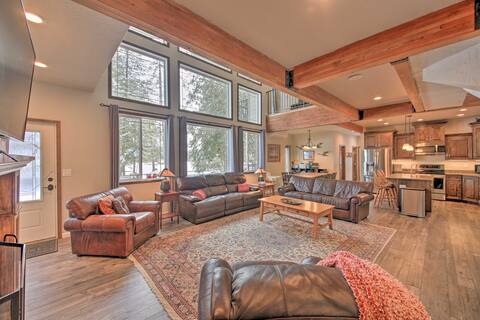 Expansive Group Lake House w/ Private Hot Tub!