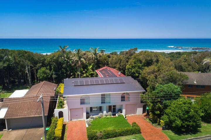 Malibu Beach House gallery image 2