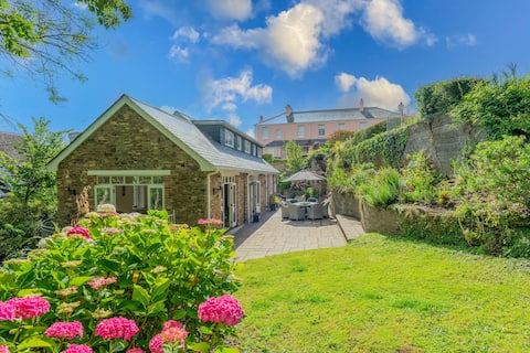 Top Airbnb: The Old Coach House Salcombe in Salcombe