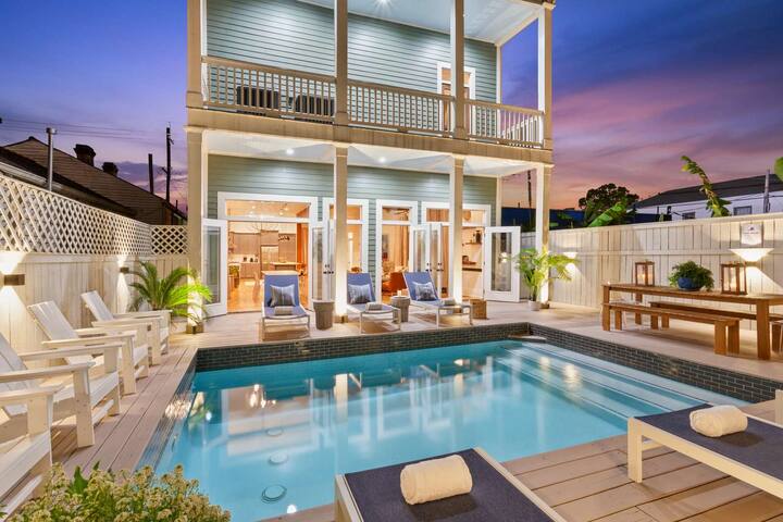 Gorgeous Upscale Home with Pool | Garden District gallery image 2