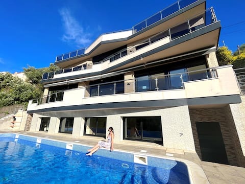 Luxury villa with sea views and private pool