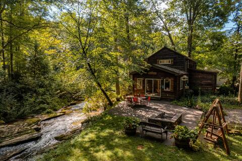 Magical Holiday Stream Side Cottage w/Hot Tub