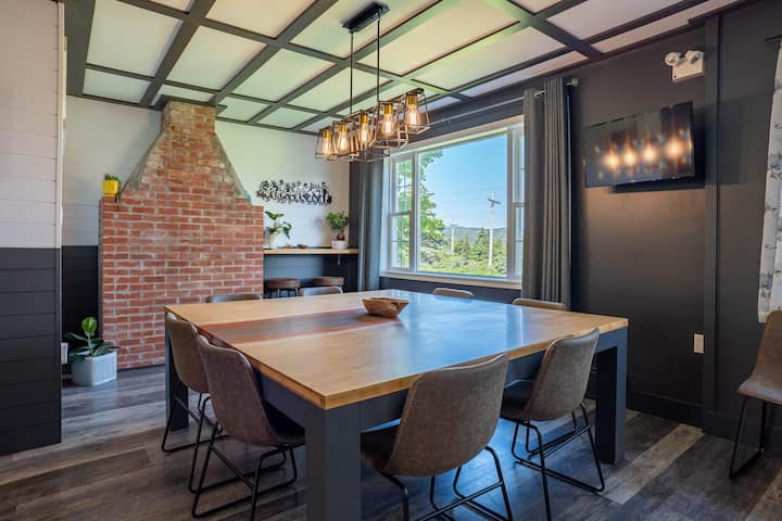 Modern Rustic Retreat | Sleeps 14 | Pond View