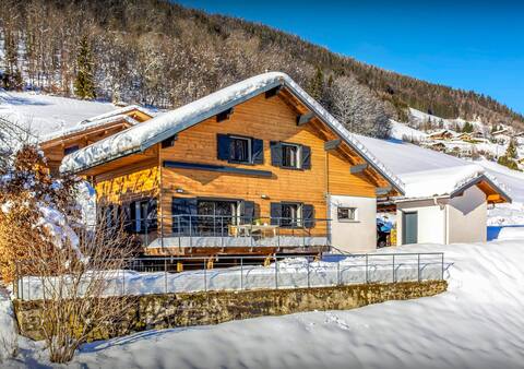 Modern 4 star chalet for 9 close to village ski