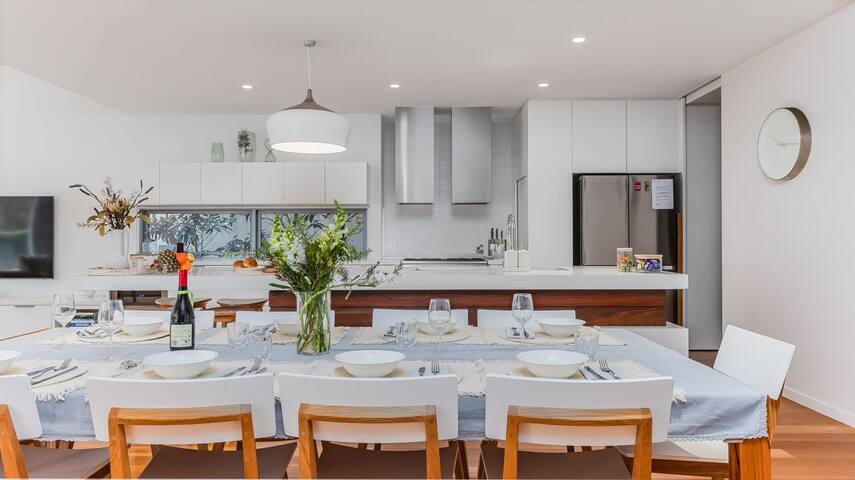 The Beach House -Nth Point Ave- Beachfront home gallery image 2