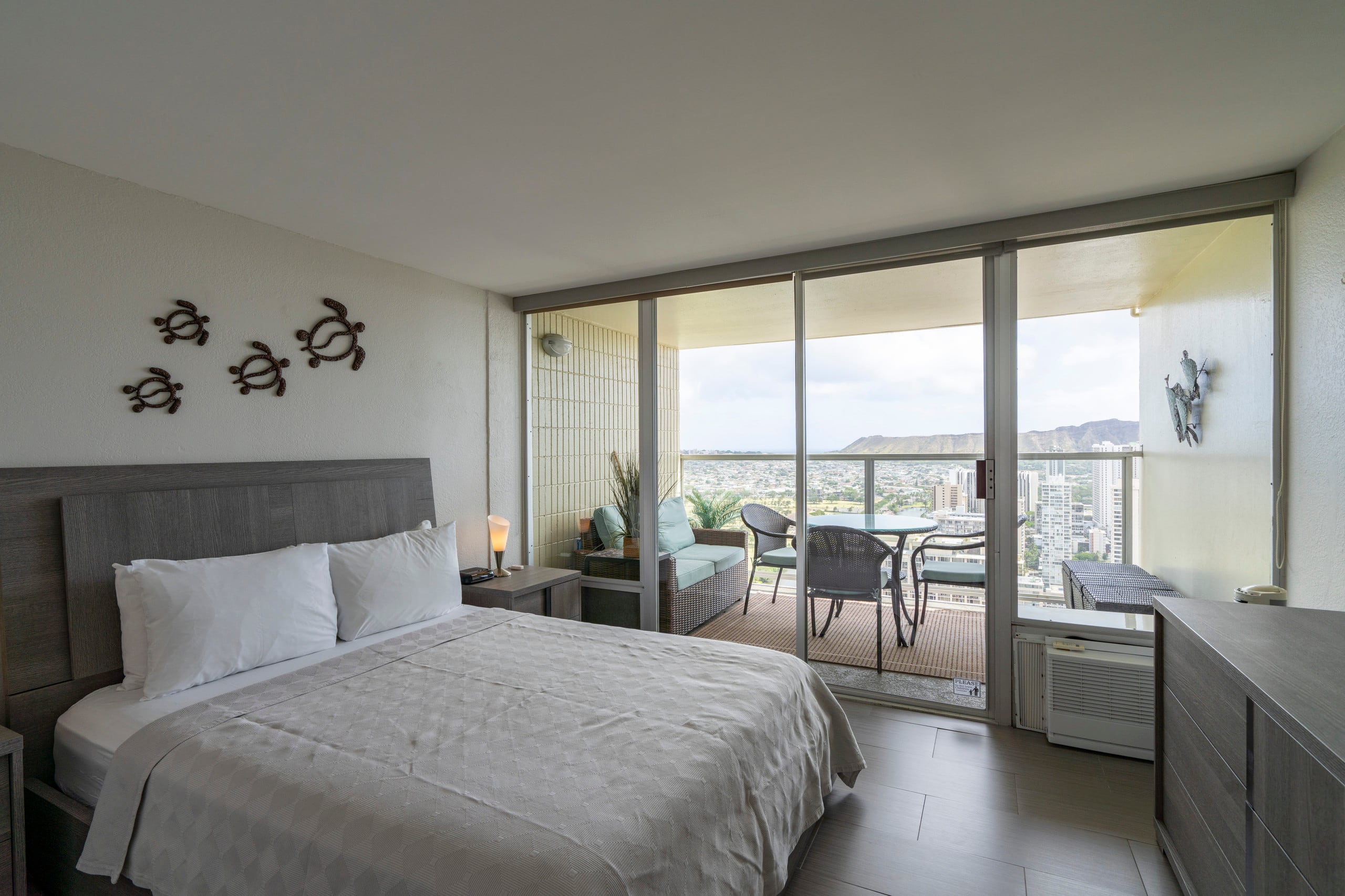 Condo in Honolulu · ★4.5 · 1 bedroom · 2 beds · 1 private bath - Image 1