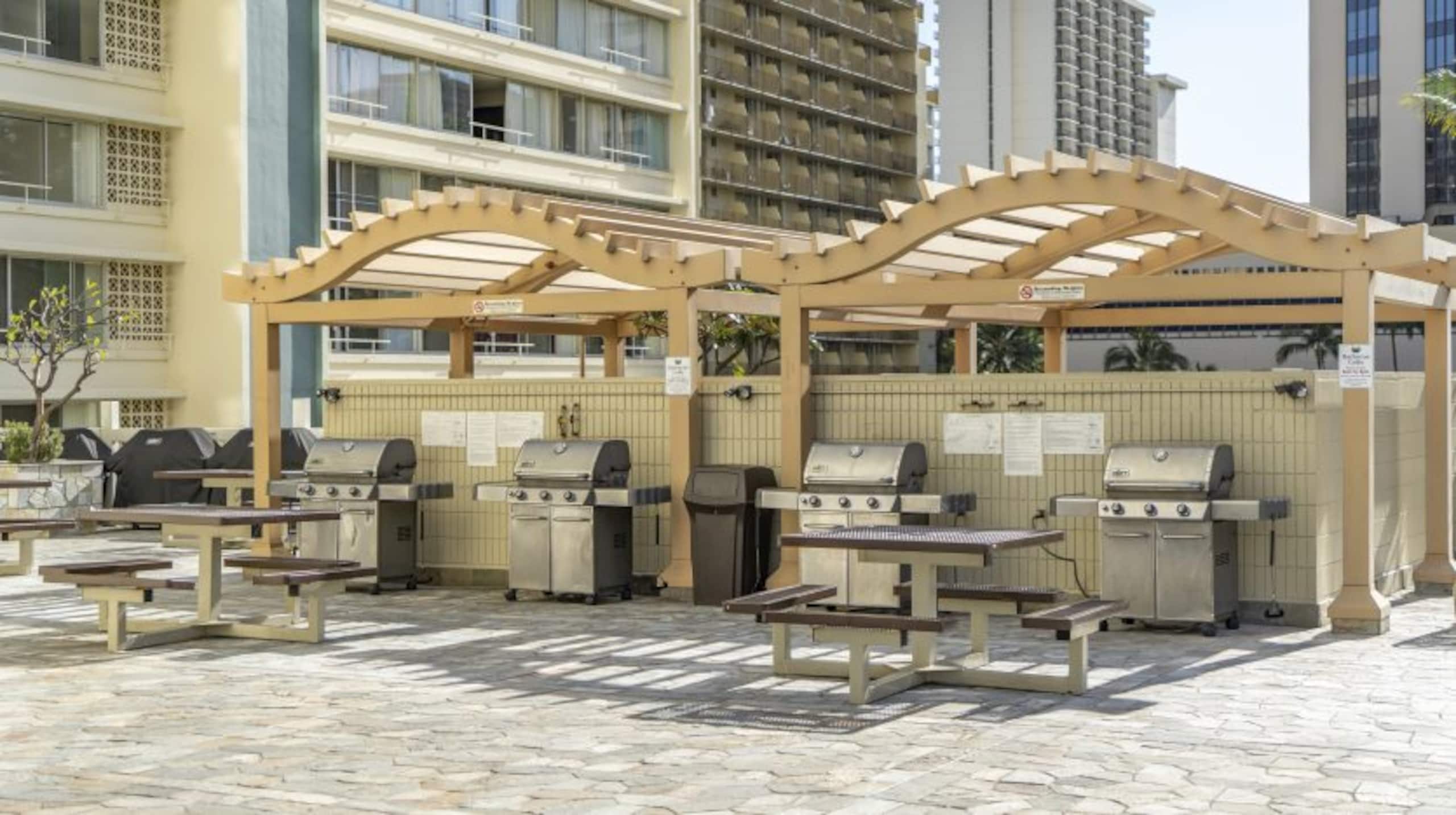 Condo in Honolulu · ★4.5 · 1 bedroom · 2 beds · 1 private bath - Image 13