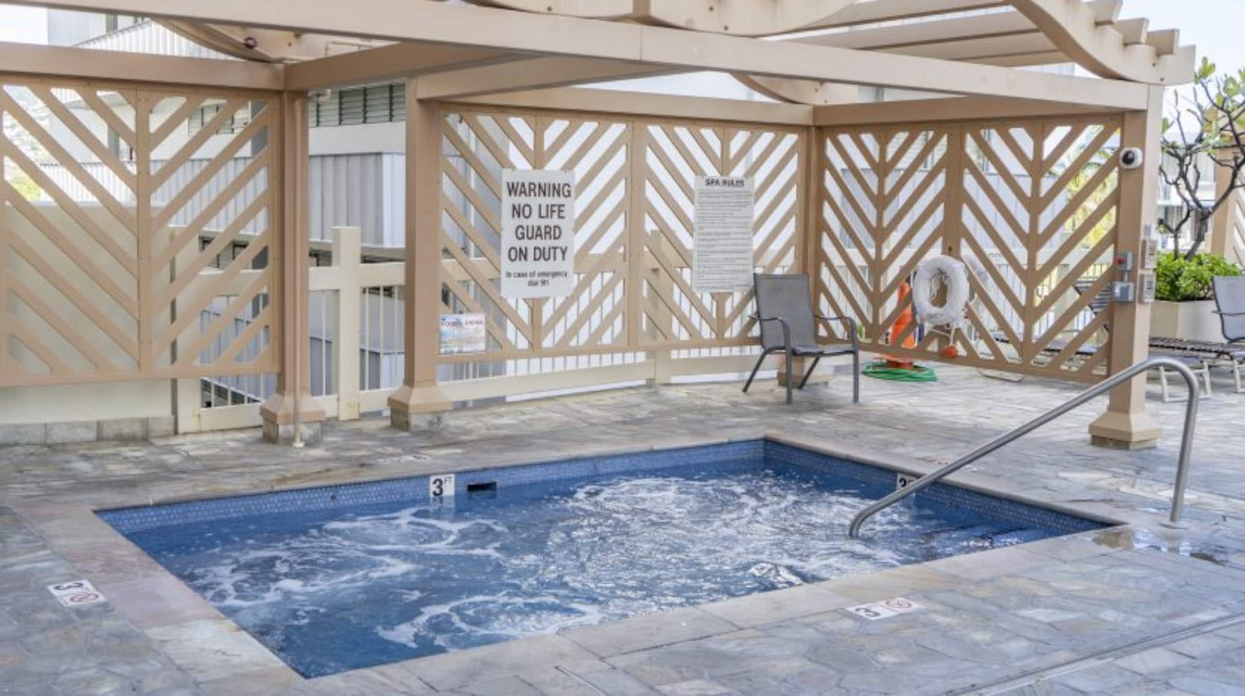 Condo in Honolulu · ★4.5 · 1 bedroom · 2 beds · 1 private bath - Image 15