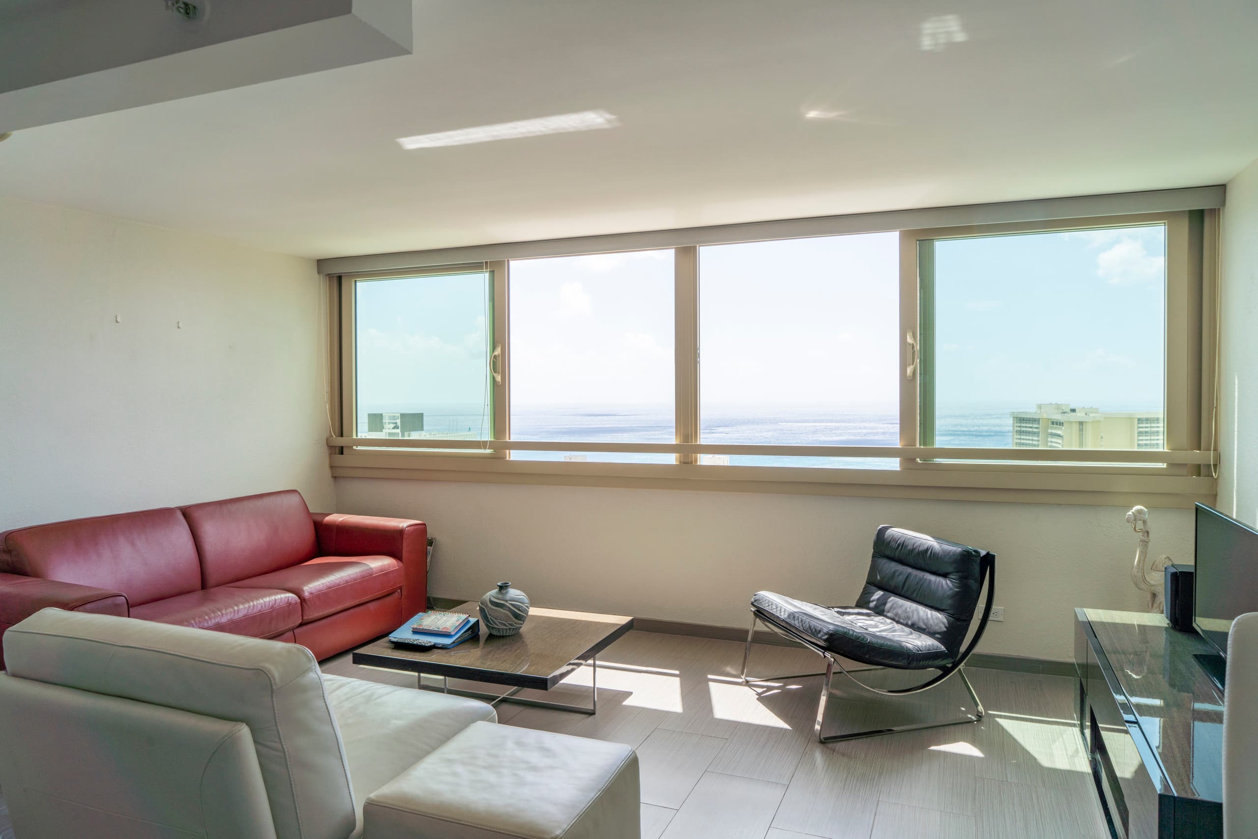 Condo in Honolulu · ★4.5 · 1 bedroom · 2 beds · 1 private bath - Image 2
