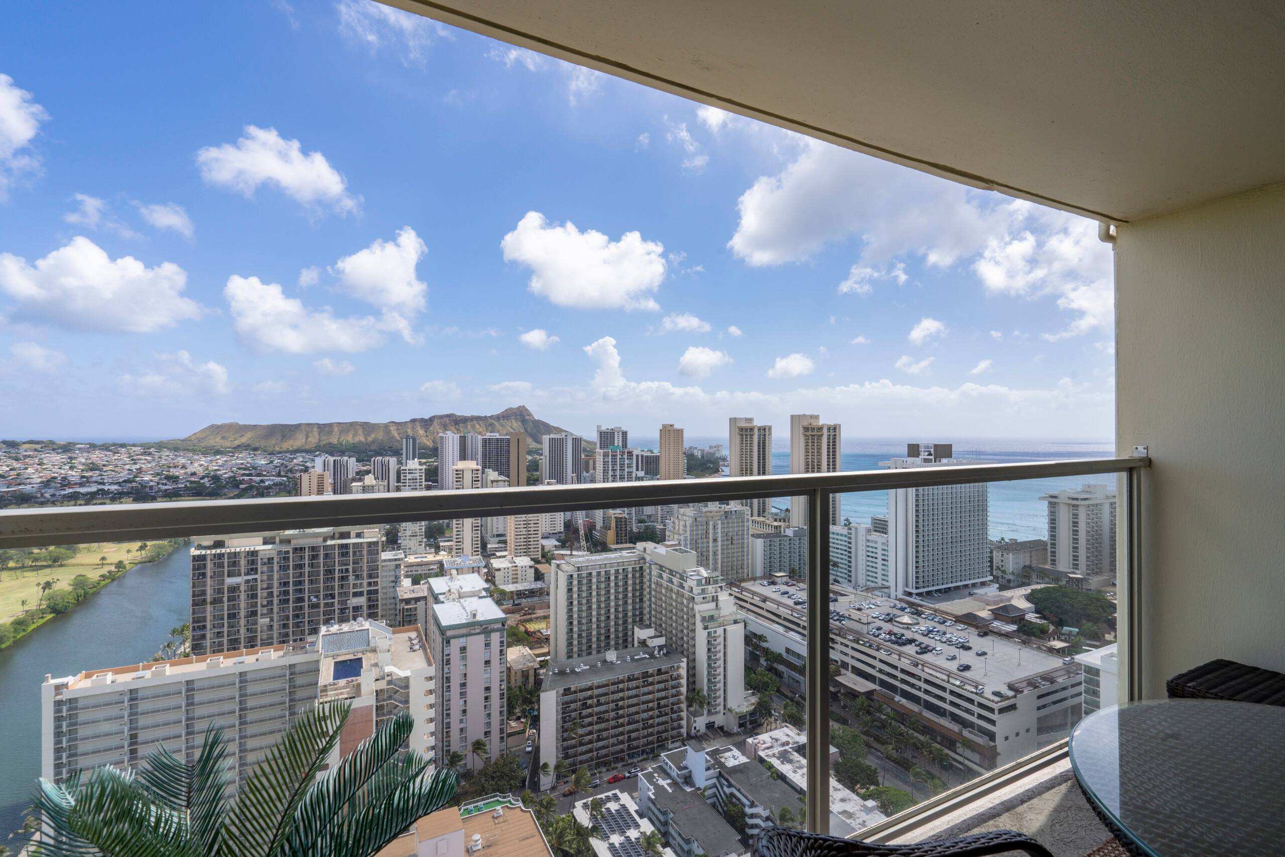 Condo in Honolulu · ★4.5 · 1 bedroom · 2 beds · 1 private bath - Image 39