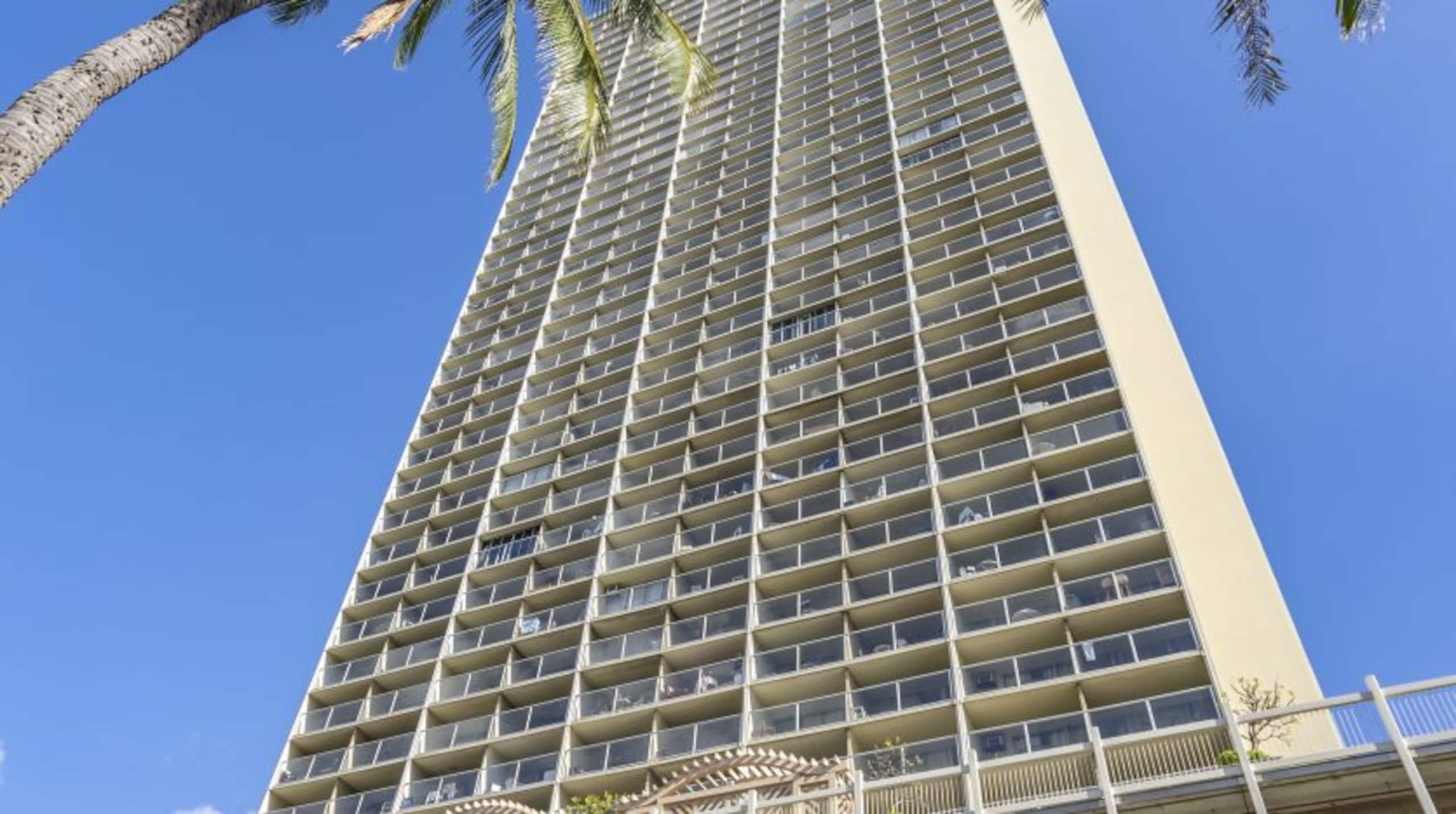 Condo in Honolulu · ★4.5 · 1 bedroom · 2 beds · 1 private bath - Image 10