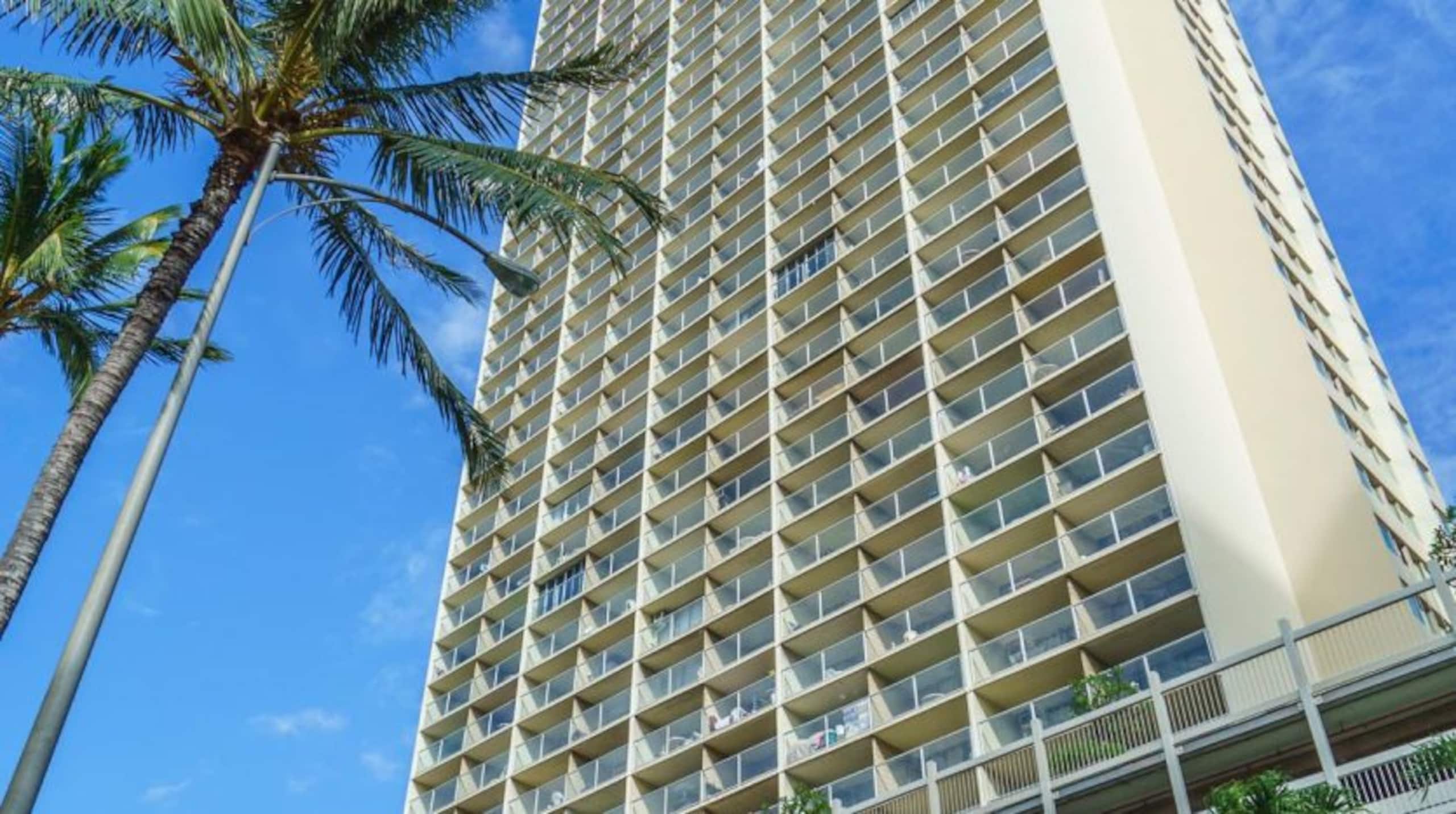 Condo in Honolulu · ★4.5 · 1 bedroom · 2 beds · 1 private bath - Image 9