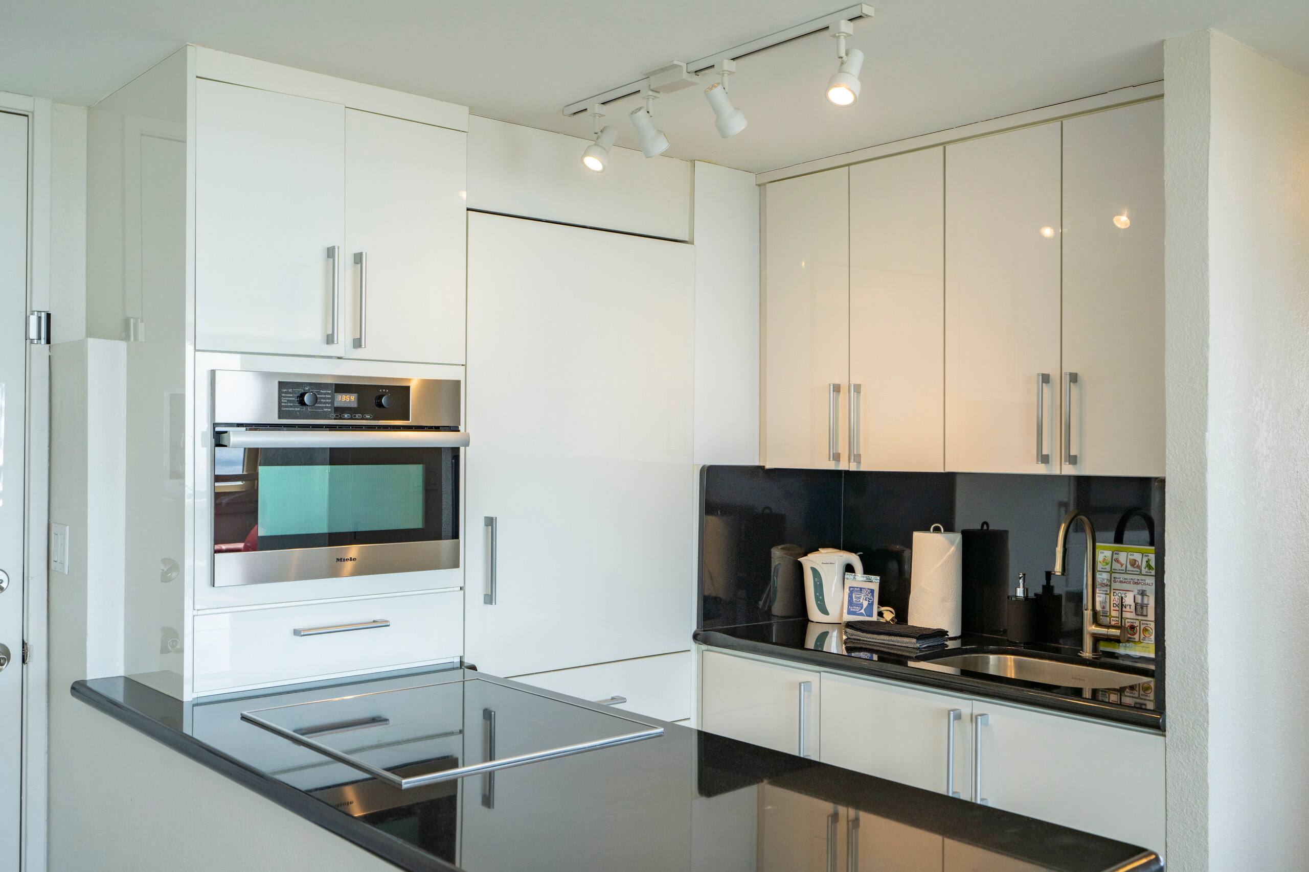 Condo in Honolulu · ★4.5 · 1 bedroom · 2 beds · 1 private bath - Image 22