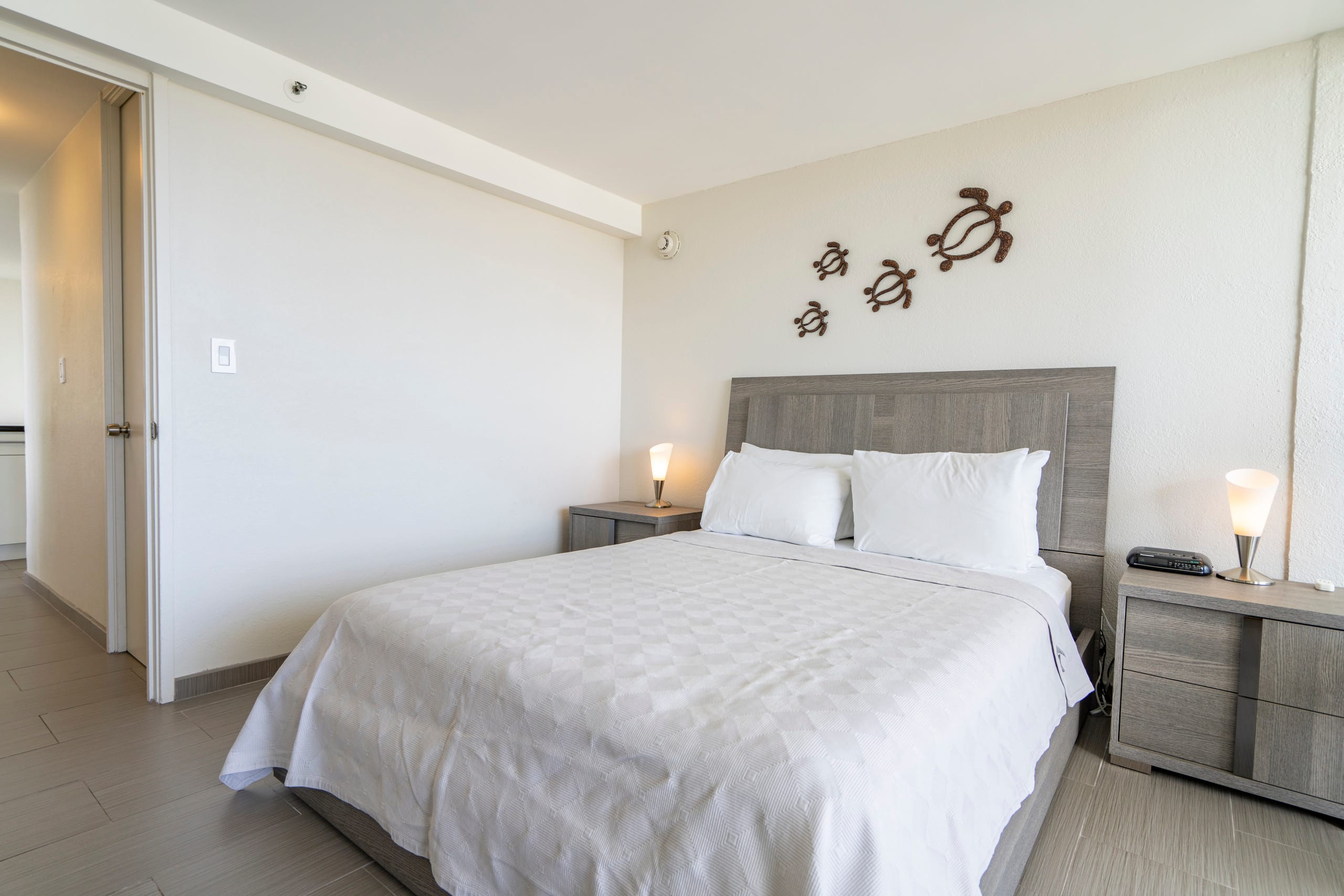 Condo in Honolulu · ★4.5 · 1 bedroom · 2 beds · 1 private bath - Image 29