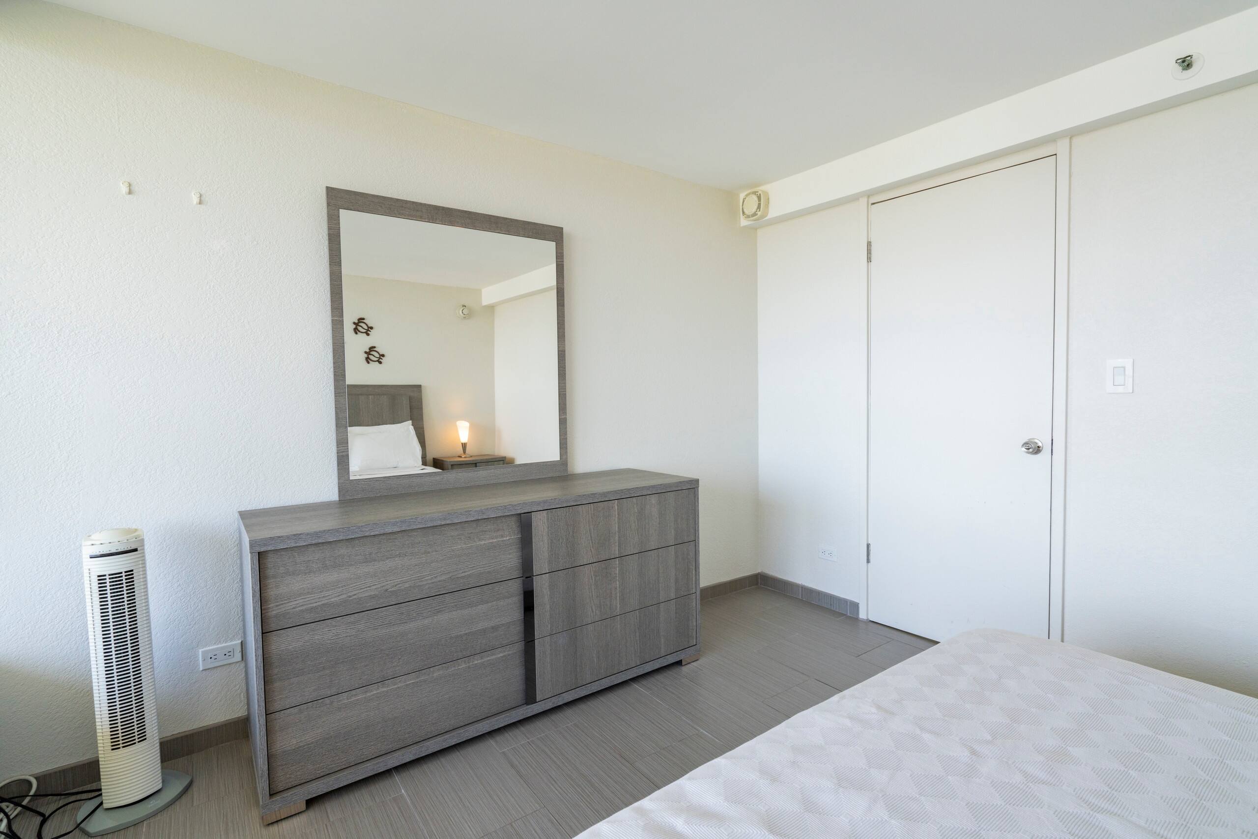 Condo in Honolulu · ★4.5 · 1 bedroom · 2 beds · 1 private bath - Image 31
