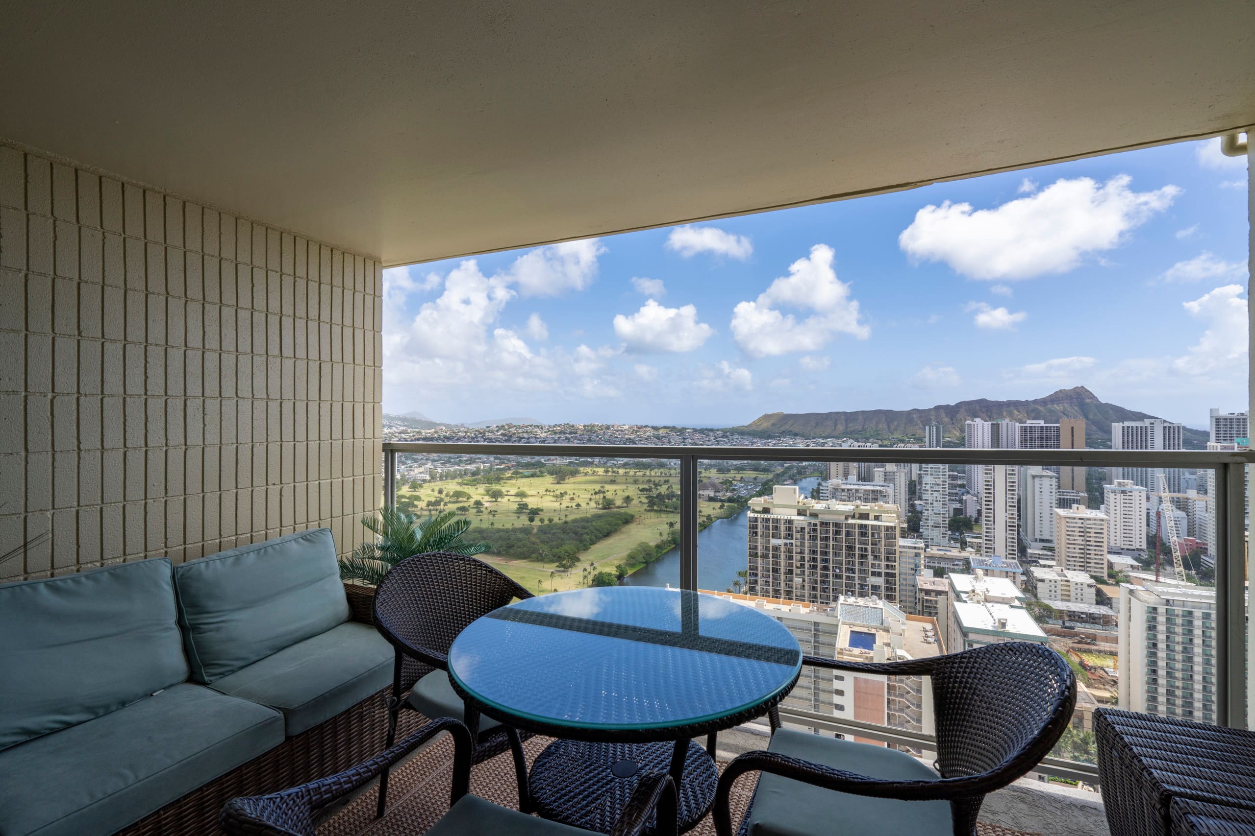 Condo in Honolulu · ★4.5 · 1 bedroom · 2 beds · 1 private bath - Image 38