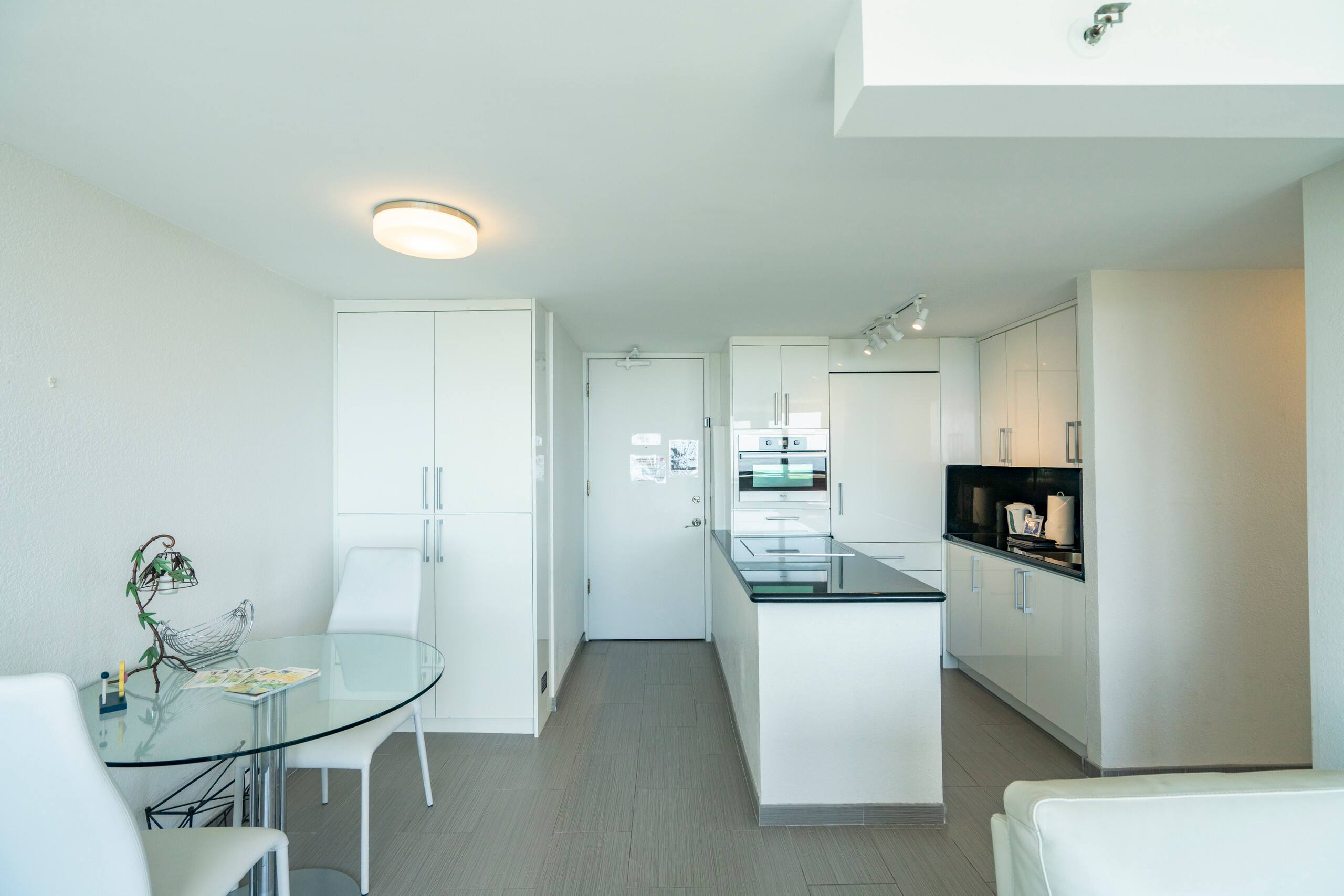 Condo in Honolulu · ★4.5 · 1 bedroom · 2 beds · 1 private bath - Image 18