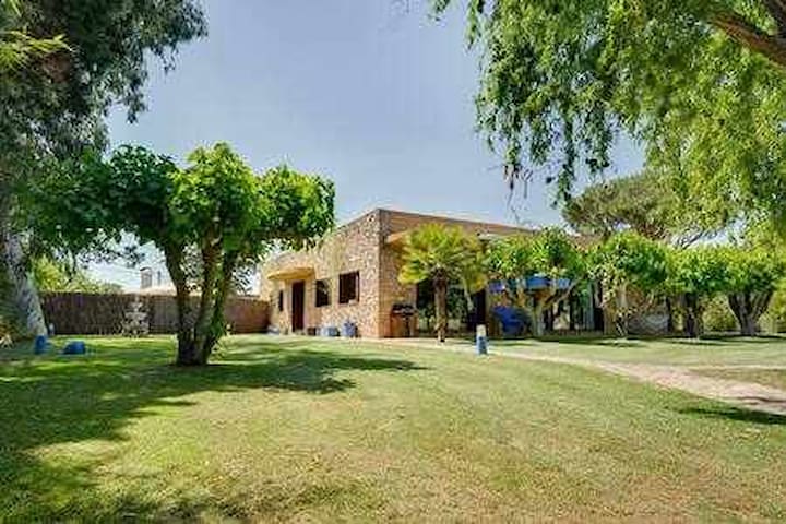 Villa Falguerar, un oasis de privacidad y lujo gallery image 2