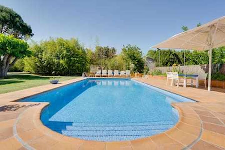 Villa Falguerar, un oasis de privacidad y lujo