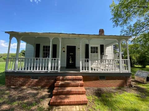 Meadowview Cottage at Historic Brookfield Estate