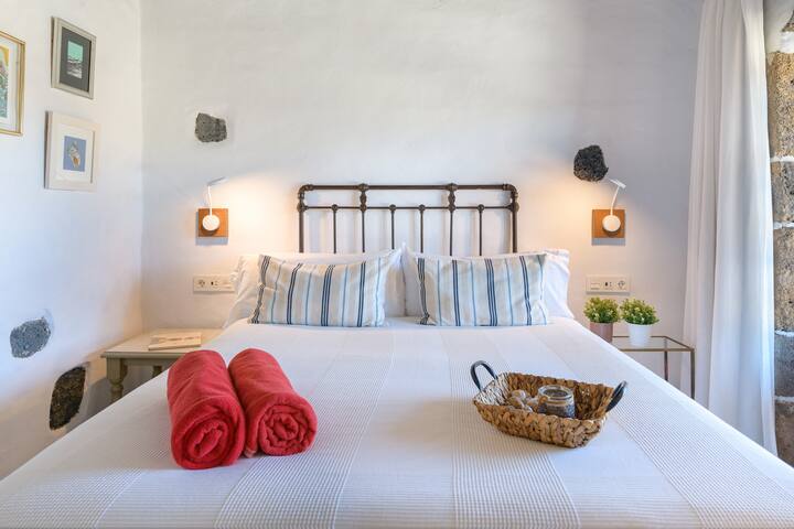 Sarah Y Andrés managed Airbnb listing 2