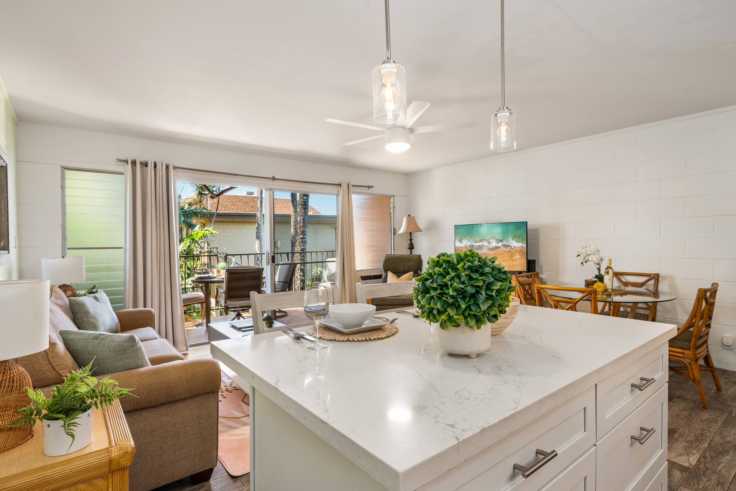 Condo in Lahaina · ★4.41 · 1 bedroom · 2 beds · 1 private bath - Image 11