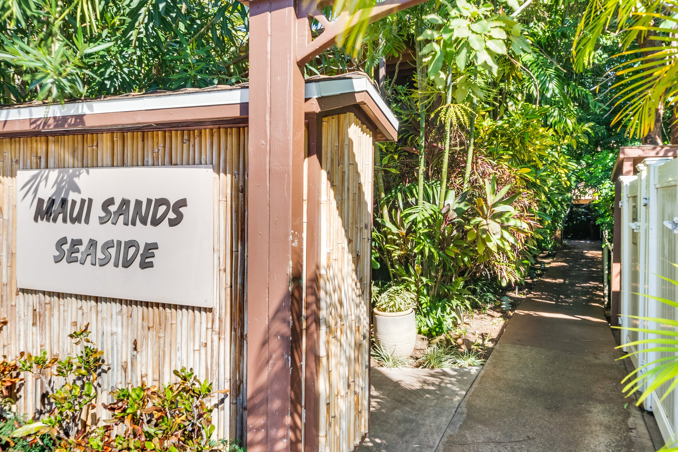 Condo in Lahaina · ★4.41 · 1 bedroom · 2 beds · 1 private bath - Image 31
