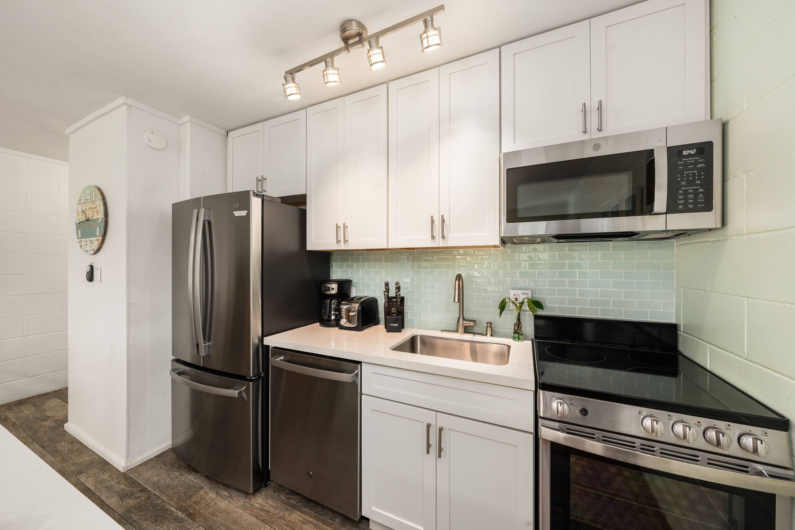 Condo in Lahaina · ★4.41 · 1 bedroom · 2 beds · 1 private bath - Image 14