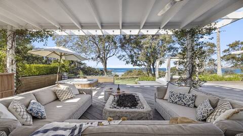 Barellen Beach House Luxury Beachfront Oceanview