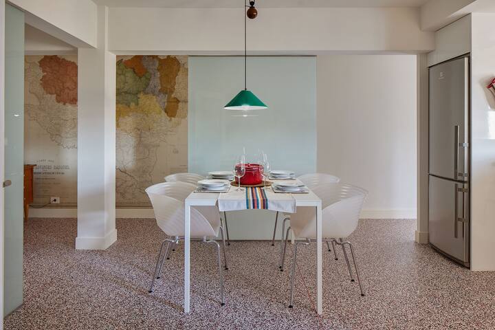 Fantastic Apartment Near The Beach. gallery image 3