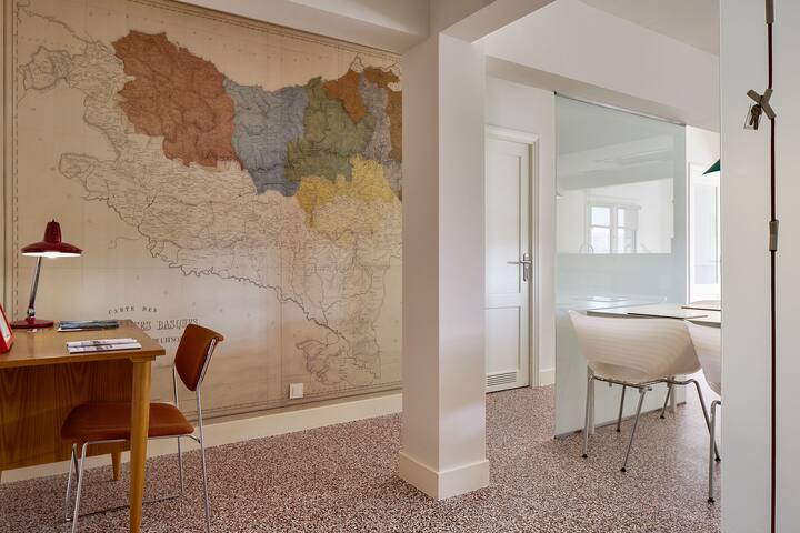 Fantastic Apartment Near The Beach. gallery image 2