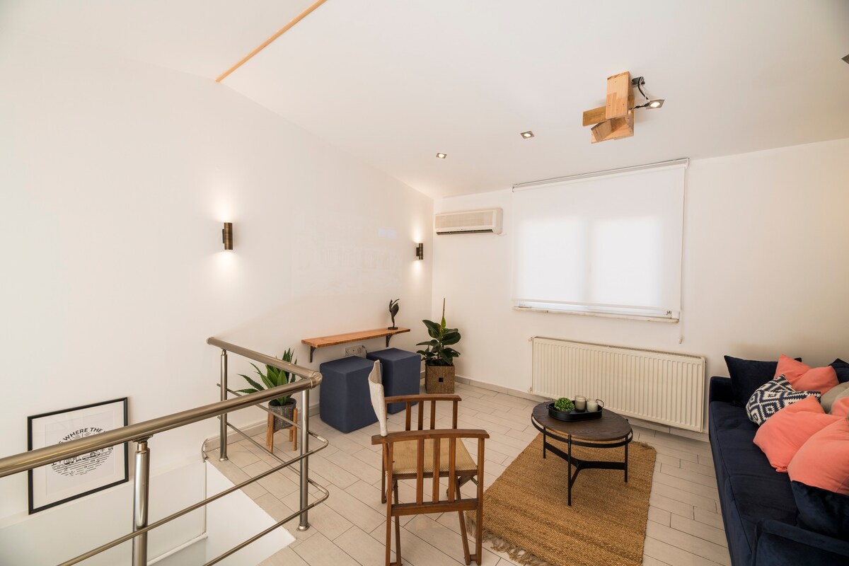 楼上带空调的客厅